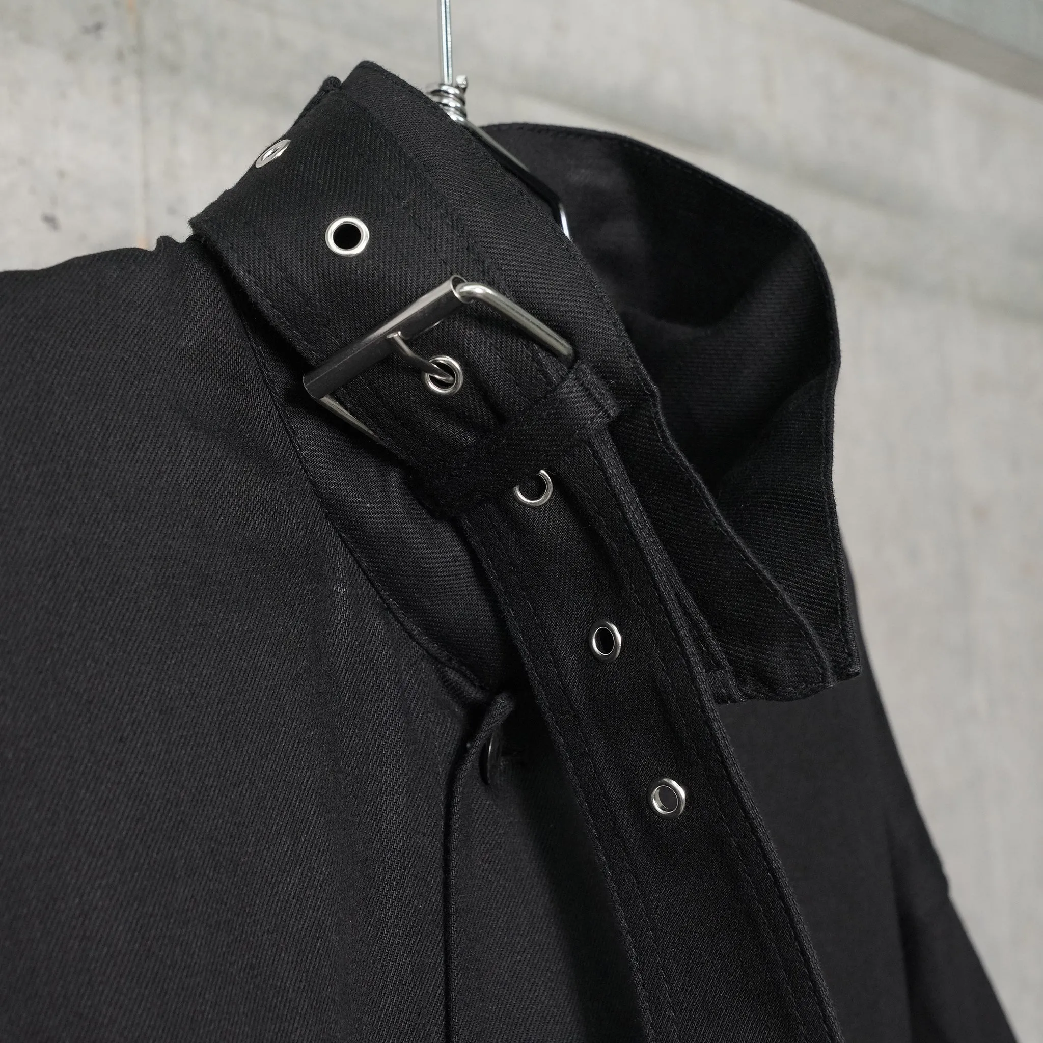 BELTED DENIM JACKET / BLACK CRISP DENIM