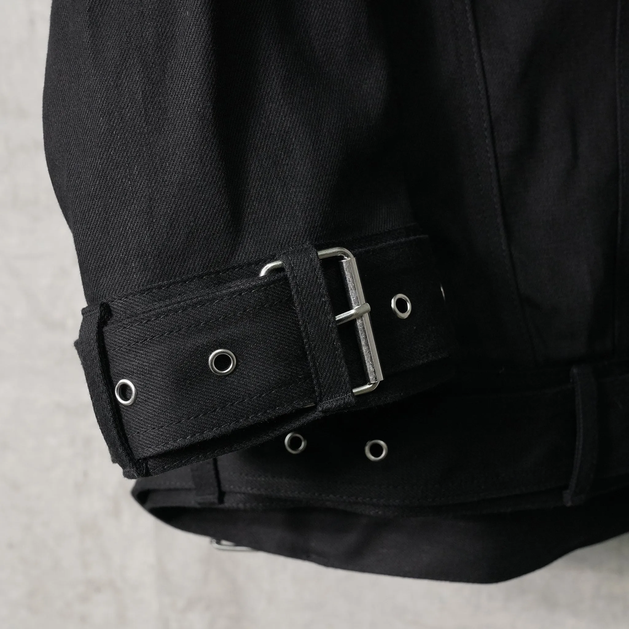 BELTED DENIM JACKET / BLACK CRISP DENIM