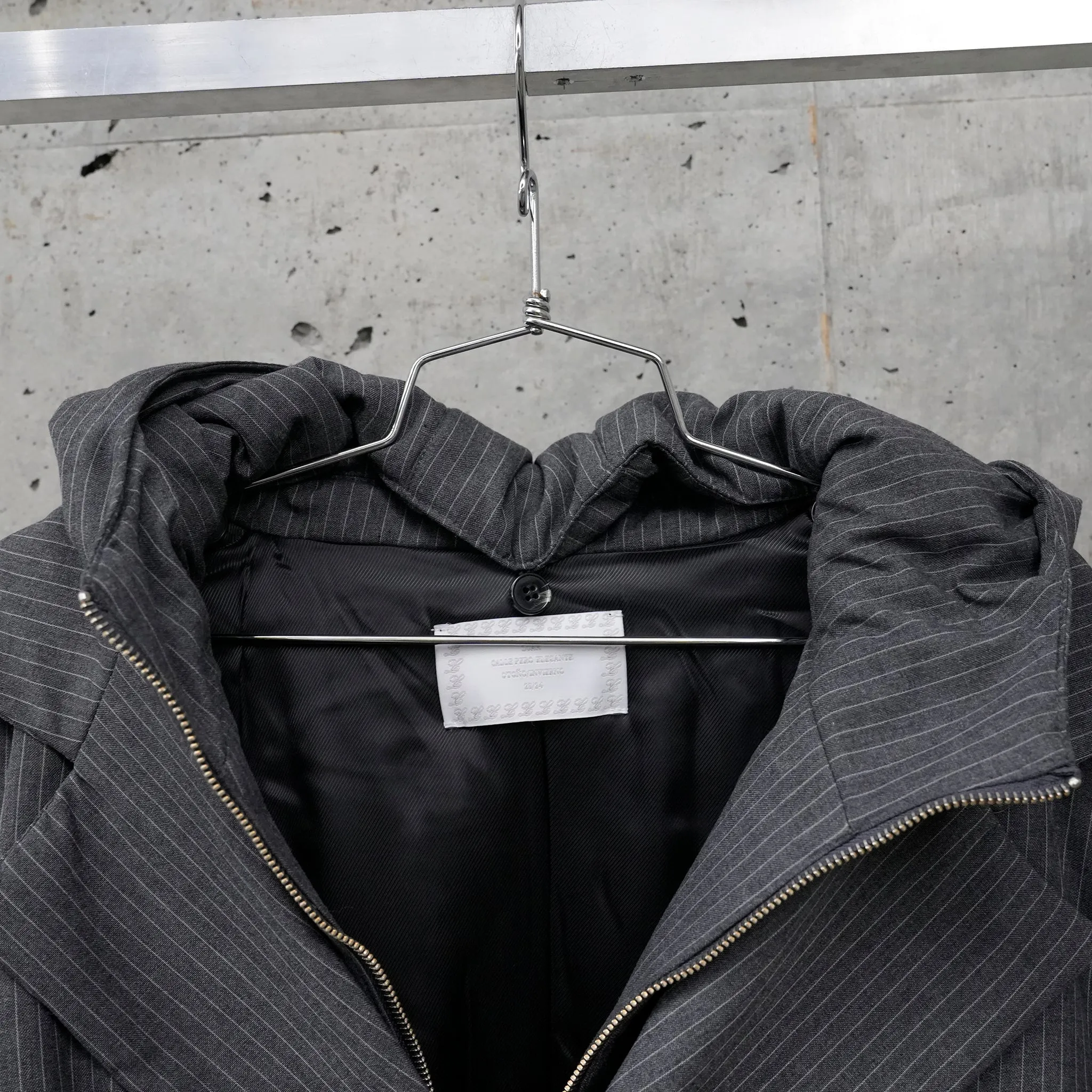 BELTED PUFF BLAZER / CHARCOAL