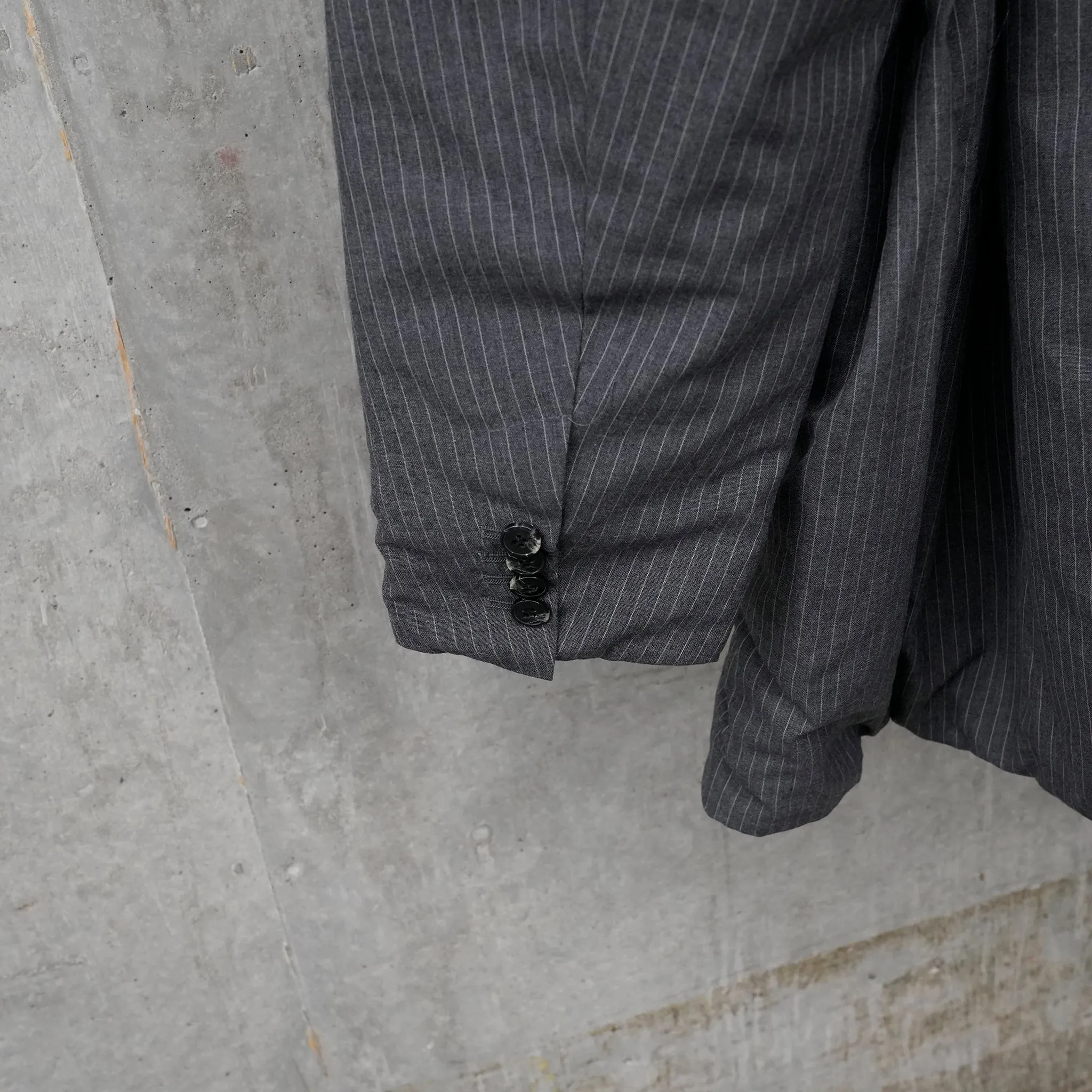 BELTED PUFF BLAZER / CHARCOAL