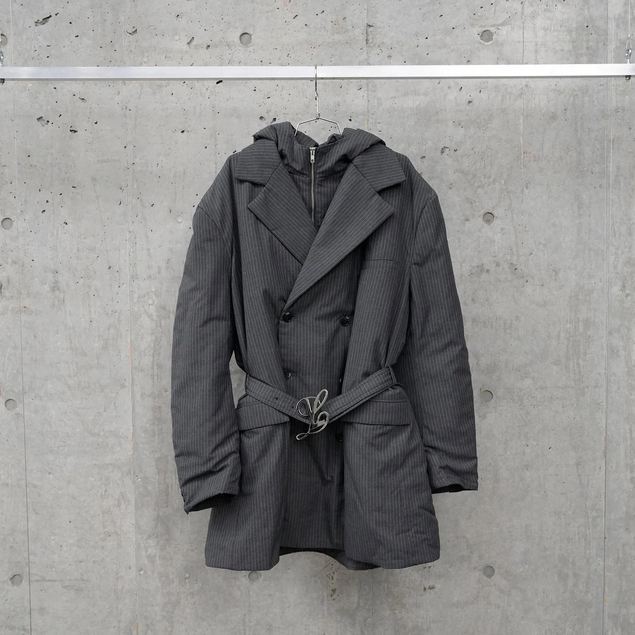 BELTED PUFF BLAZER / CHARCOAL