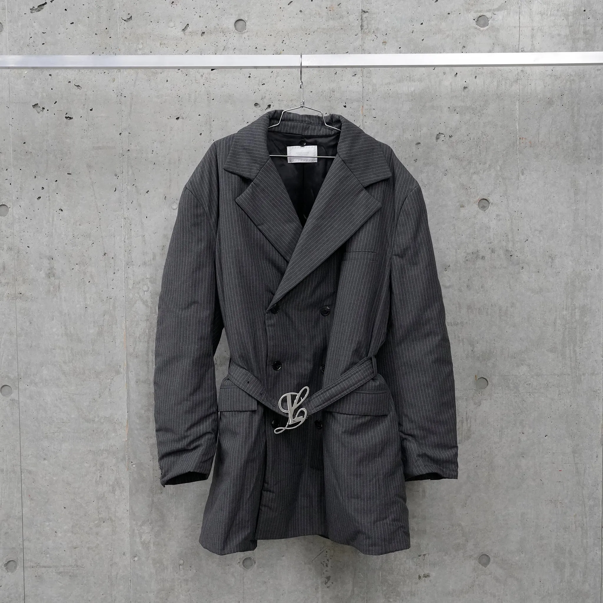 BELTED PUFF BLAZER / CHARCOAL