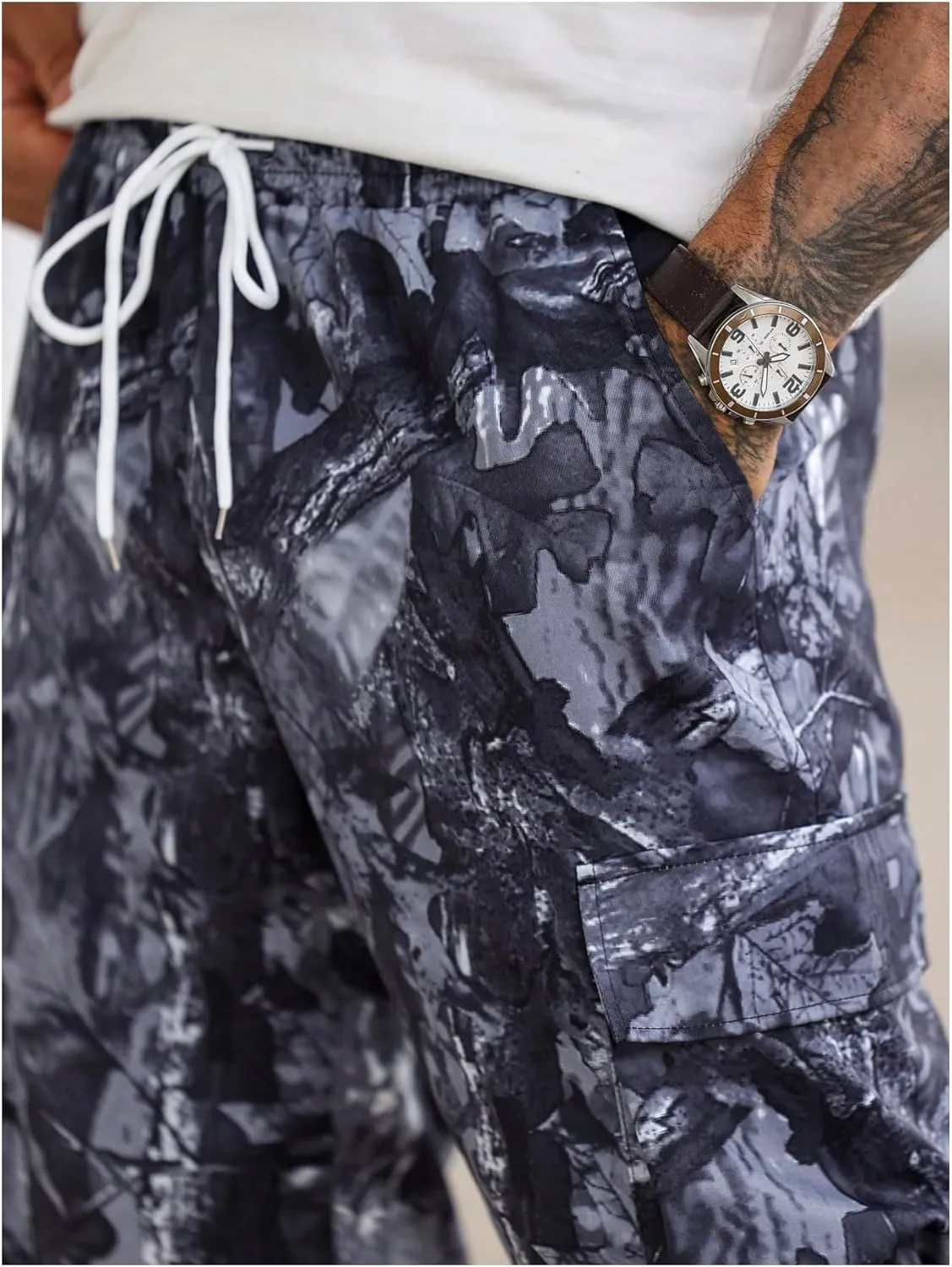 Verdusa Men's Camo Cargo Pants Straight Leg Drawstring Waist Long Trousers with Multi Pockets
